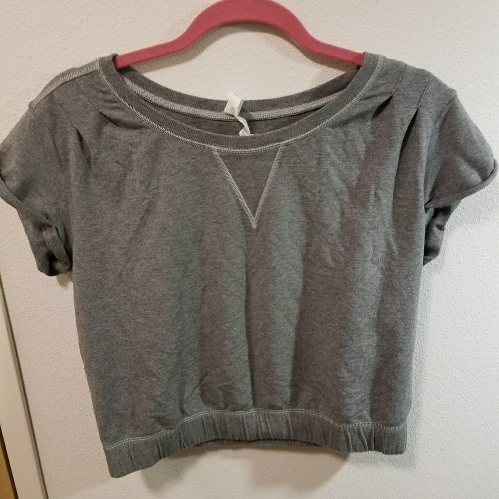 Gray Lululemon cropped top.
